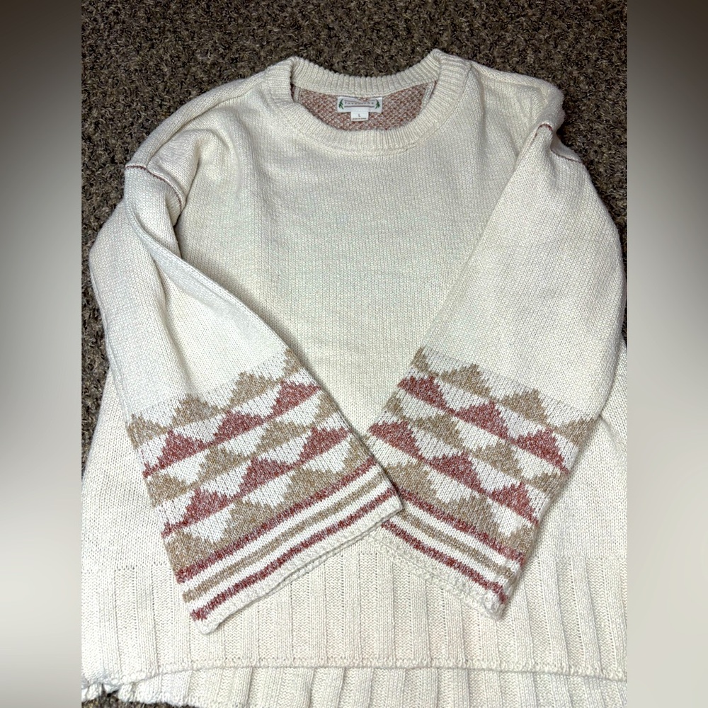 Love Riche Cream Sweater with Triangular Pattern
